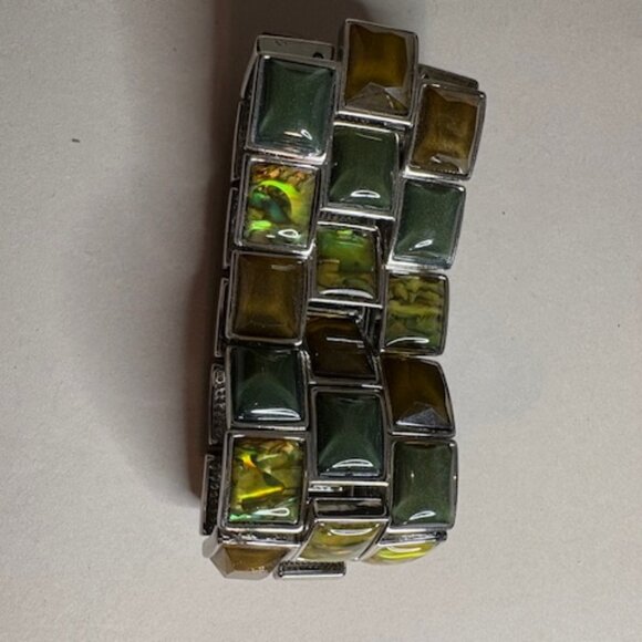 multi-row cuff bracelet featuring a bold and earthy design - Picture 3 of 3